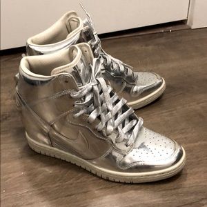 Nike Hi-lo limited edition sneakers in silver.